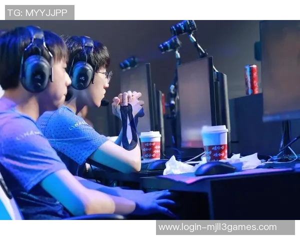 电竞赛后分析LNG与FPX对决的实力对比与战术解读 电竞赛后分析LNG与FPX对决的实力对比与战术解读